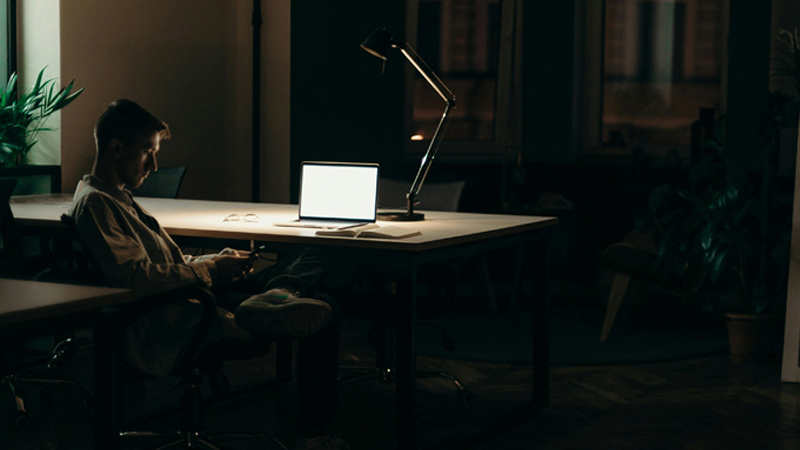 莱沃口腔‖熬夜会影响口腔健康！你不会不知道吧！