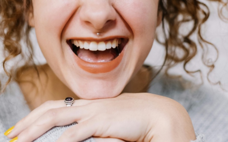 莱沃口腔‖Labubu教会我的事：牙缝不用完美，但必须健康！