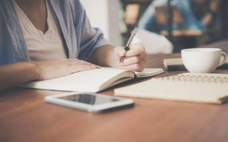 莱沃口腔‖教师节：讲台上，您光芒万丈；讲台下，口腔健康我们为您护航