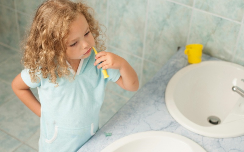 莱沃口腔‖孩子换牙，家长别慌张！这些“急招”反而伤牙齿